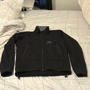Arc’teryx men’s black zip up medium